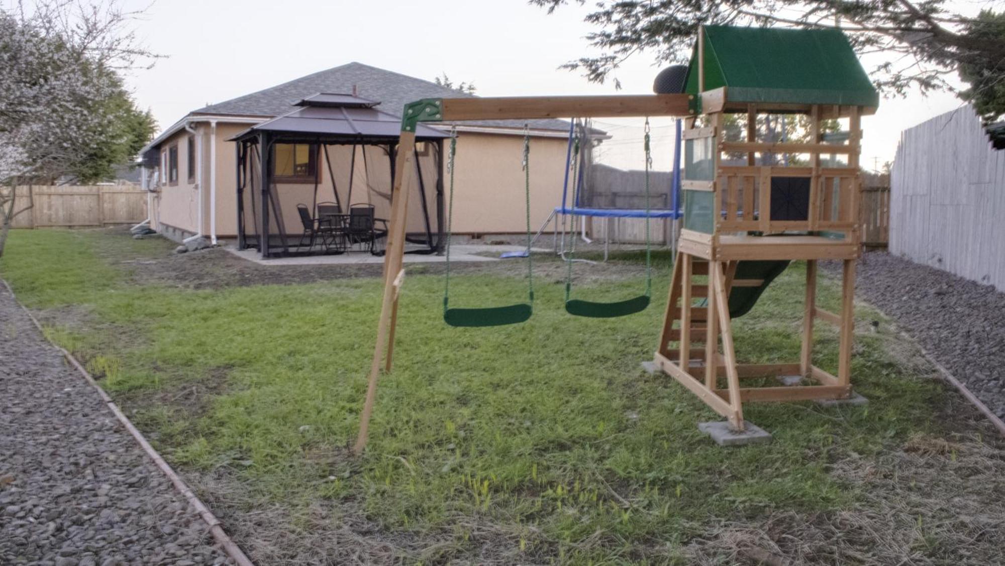 Private Home - Playground, Jumping Mat, Bbq, Darts, Firepit, Gazebo, 4 Smart Tvs, White Cotton Bedding, - The Redwood Cul-De Sac Beach Retreat Crescent City Esterno foto