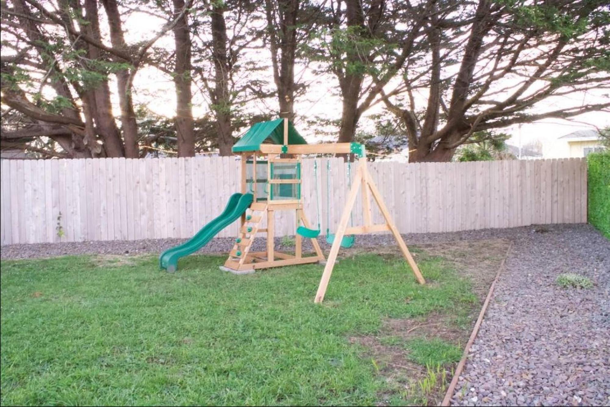 Private Home - Playground, Jumping Mat, Bbq, Darts, Firepit, Gazebo, 4 Smart Tvs, White Cotton Bedding, - The Redwood Cul-De Sac Beach Retreat Crescent City Esterno foto