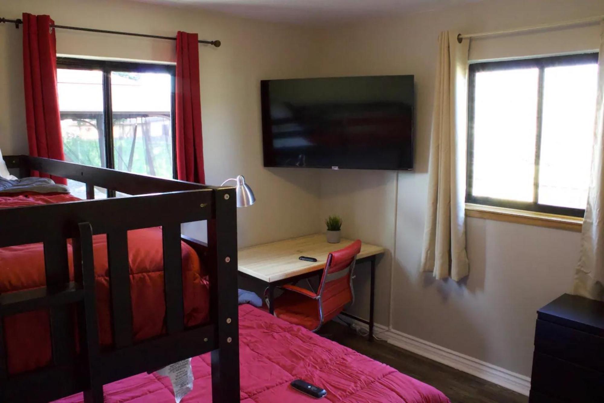Private Home - Playground, Jumping Mat, Bbq, Darts, Firepit, Gazebo, 4 Smart Tvs, White Cotton Bedding, - The Redwood Cul-De Sac Beach Retreat Crescent City Esterno foto